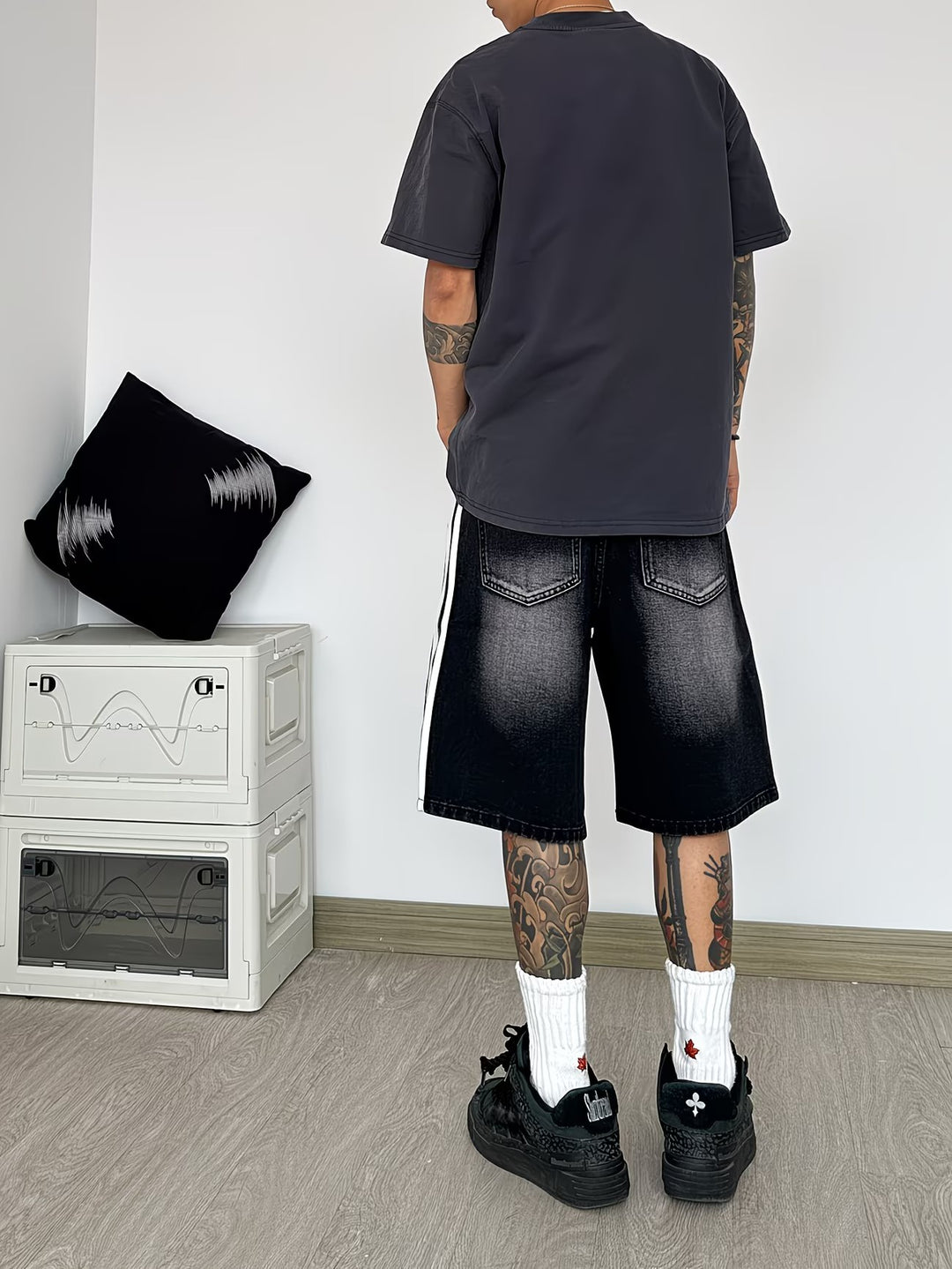 Herren Weitbein Shorts mit Seitenstreifen